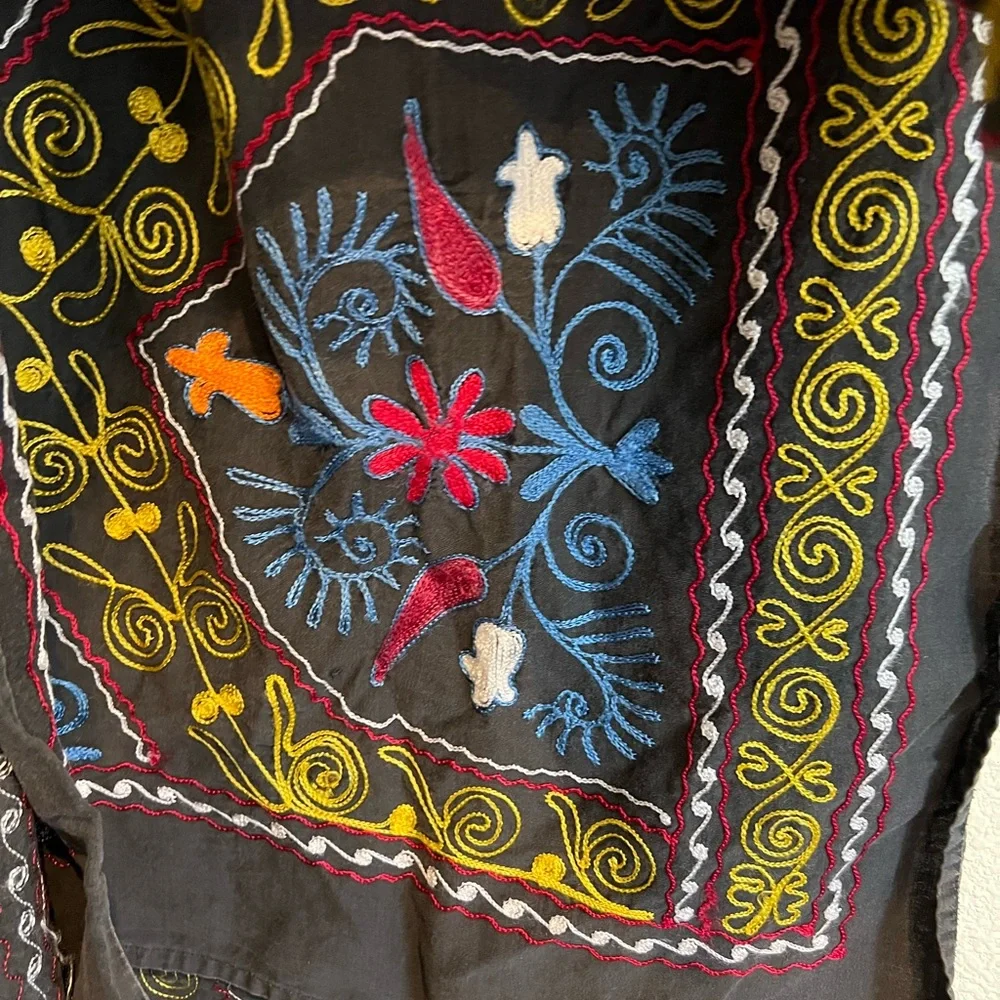 Embroidered‎ scarf